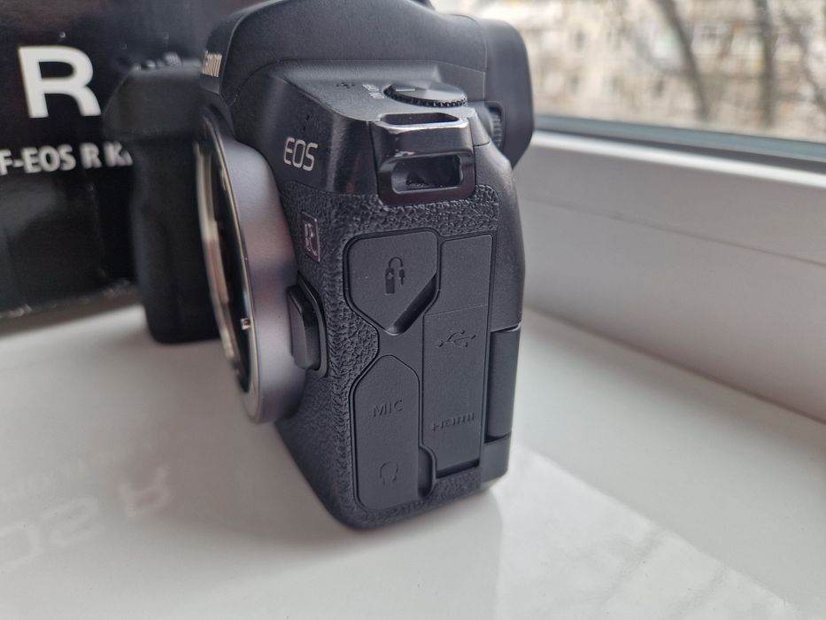 Canon EOS R повний кадр