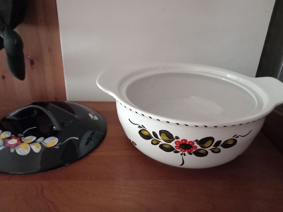 Misa z pokrywką.