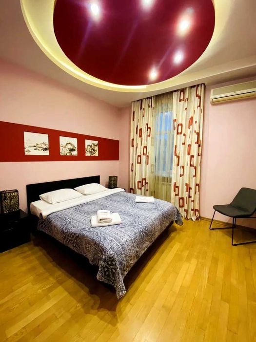 Продам видова 2к63м2 ремонт вул Басейна 17 Центр Сталінка з ліфтом