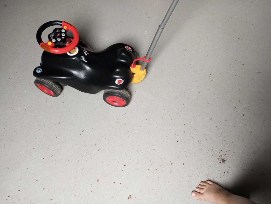 Samochodzik jeździk