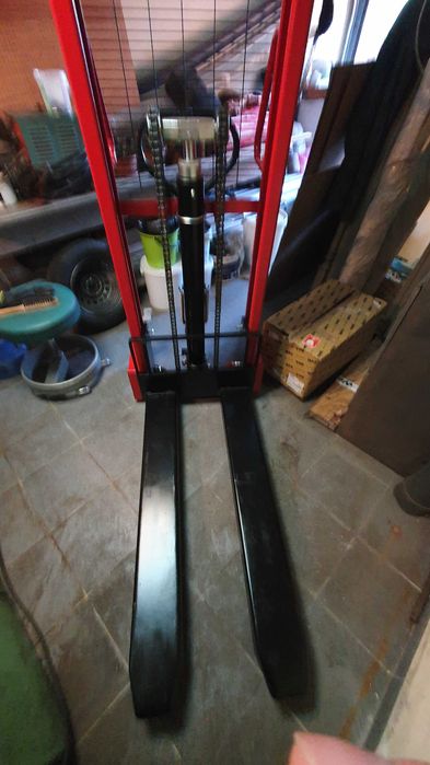 Wózek paletowy-masztowy