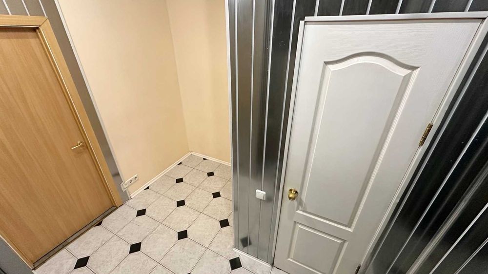 Без% Фото реал 51,3м2 2/4пов фасад ж/ф 3к офіс Шевченківський центр