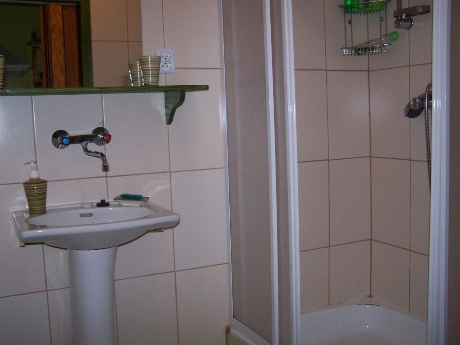 Domek, chatka na wsi, za wsią pod lasem podlaskie