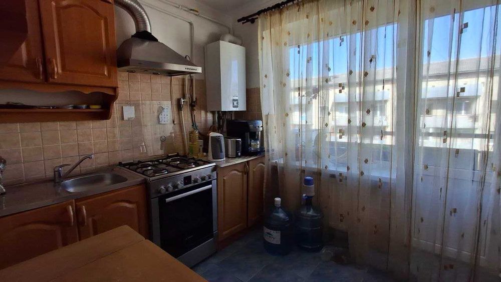 Продаж 3 к. квартири Надвірна, центр, 66 м2, двостороння, балкони