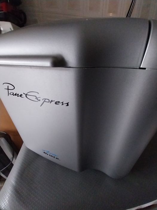 Maquina electrica fazer pao nova