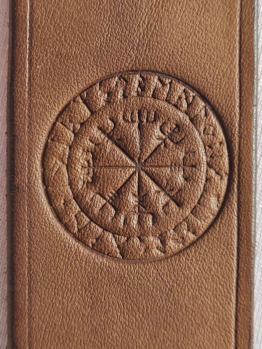 Bransoleta skórzana z "Kompasem Wikingów - Vegvisir"