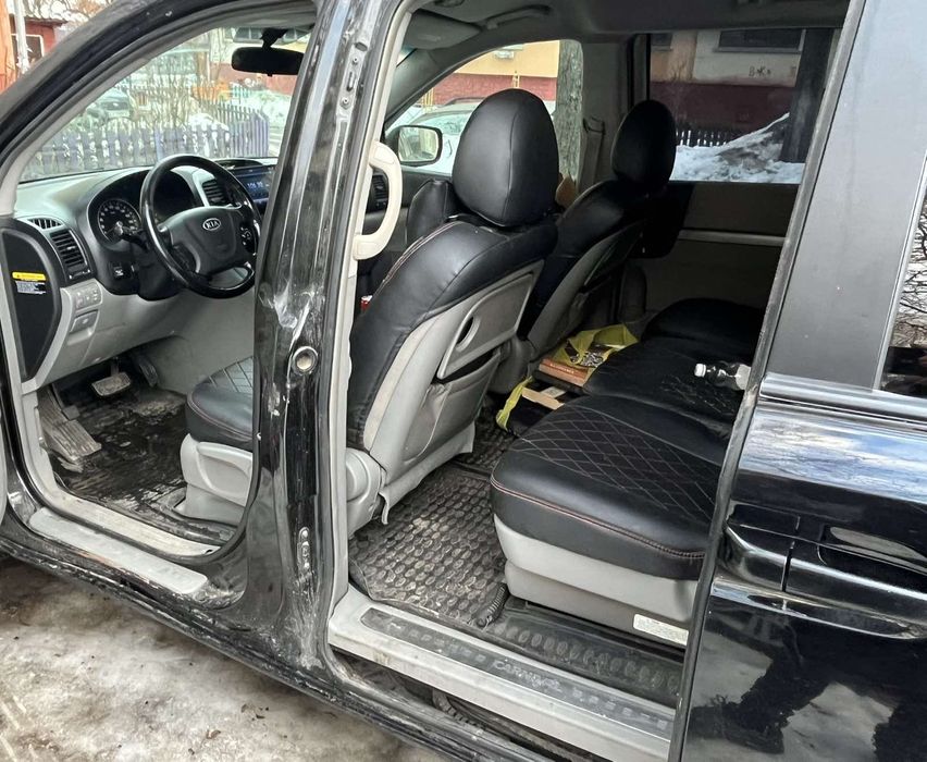 Продам Kia Carnival