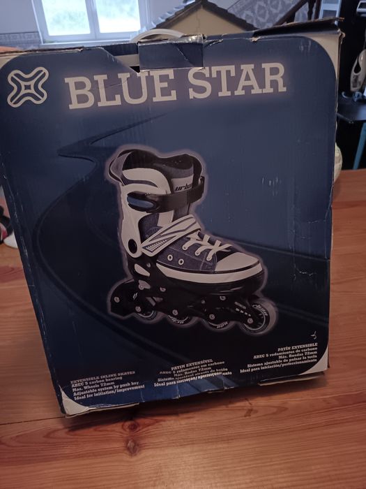 Patins em linha azul