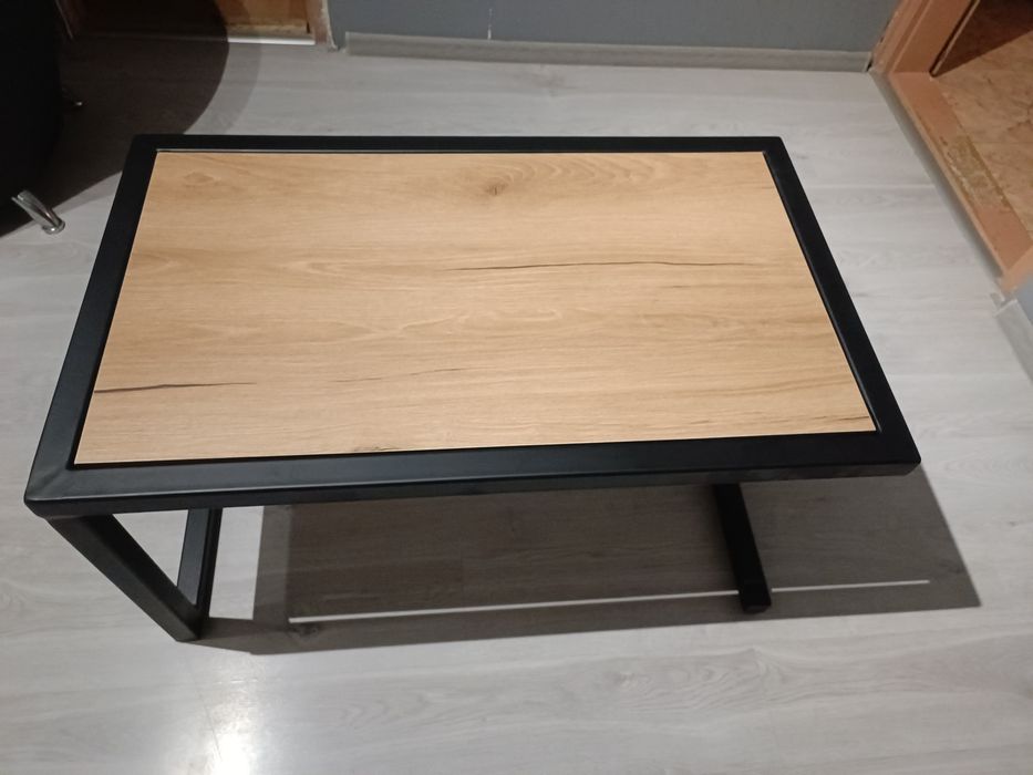 Stolik kawowy industrialny