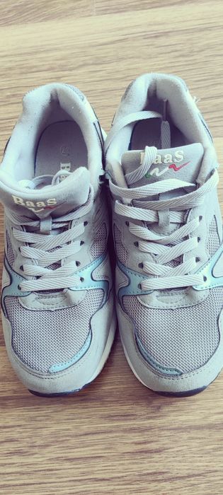 Кросівки унісекс в ідеальному стані