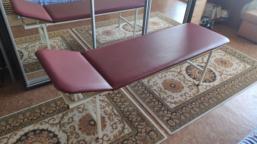 Кушетка медична нова.