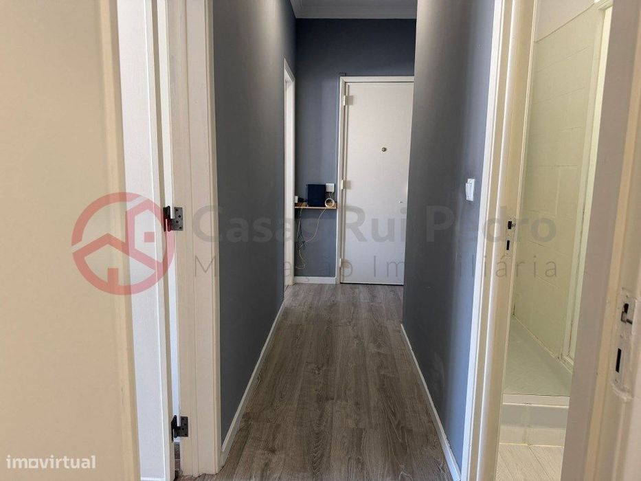 Apartamento T4 remodelado, a 5 minutos do metro do Laranjeiro, Almada