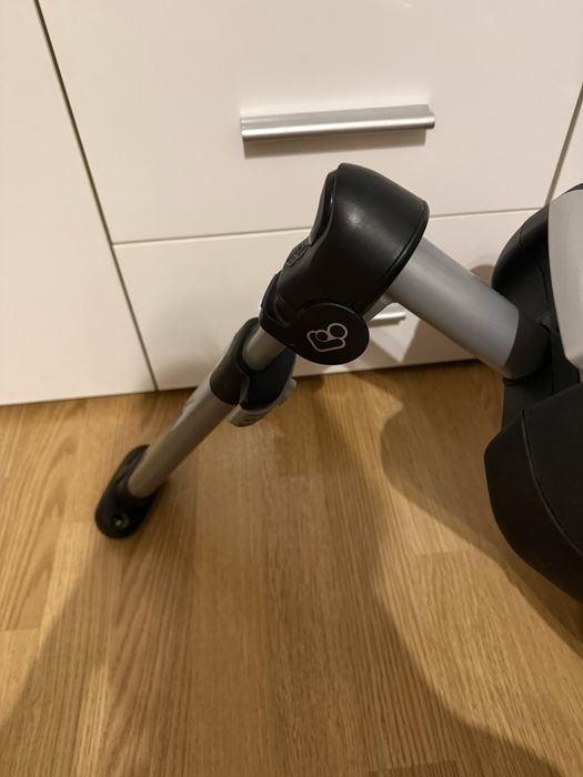 Fotelik z baza maxi cosi  na pas samochodowy