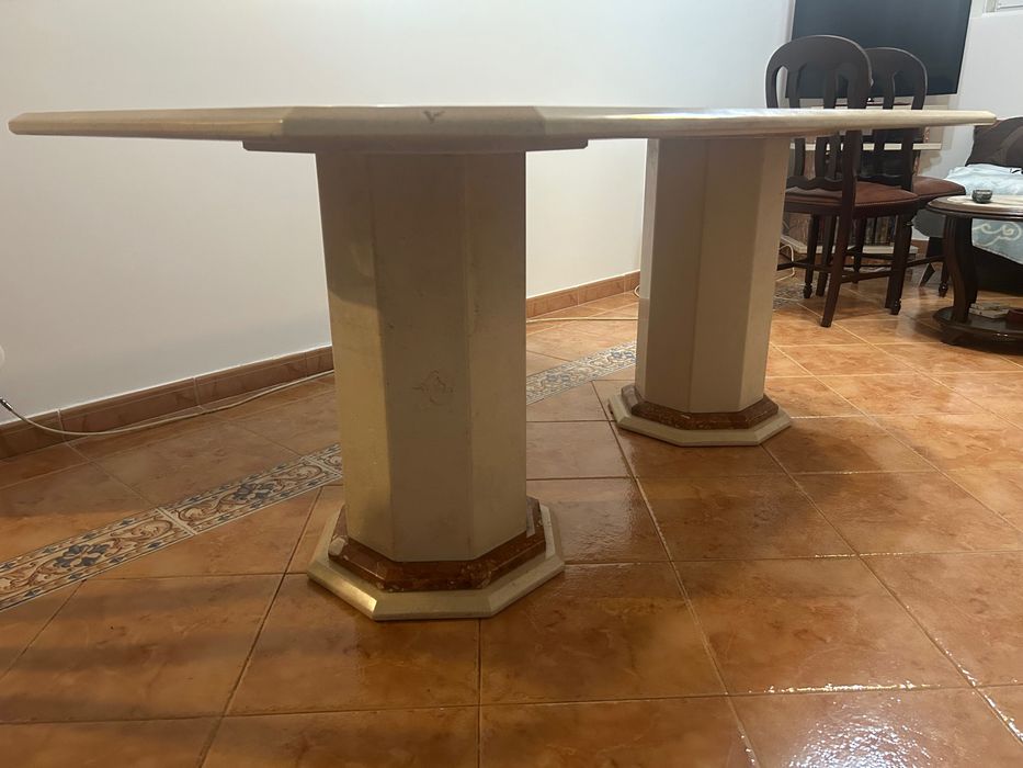 Conjunto mesa de jantar em Mármore