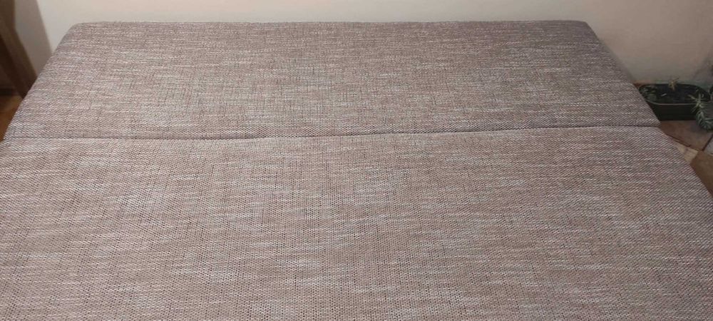 Wygodna sofa / kanapa rozkładana z funkcją spania + poduszki