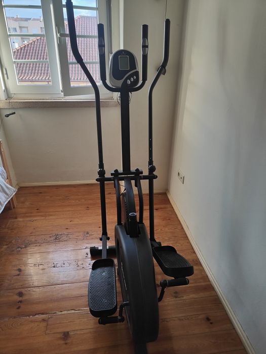 Bicicleta elíptica nova