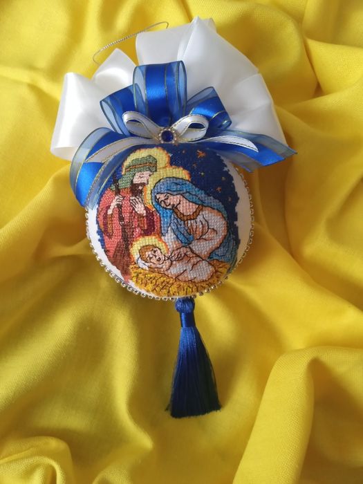 Новорічні іграшки вишиті