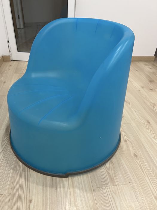 Cadeira em platico para interior ou exterior