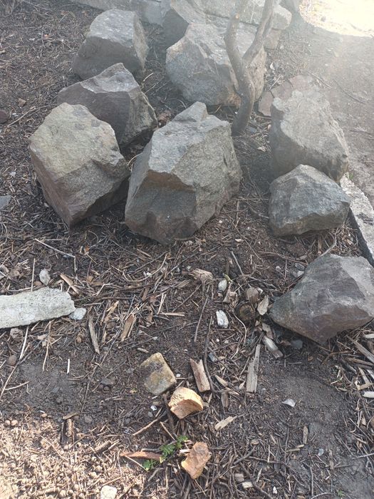 Віддам безкоштовно камінь бут