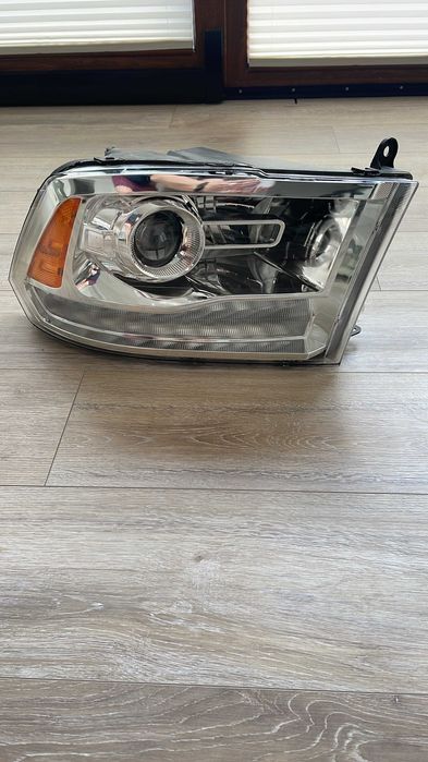 Dodge Ram 1500  DS IV .Lampa reflektor,nowa AlfaRex Laramie,Long Prawa