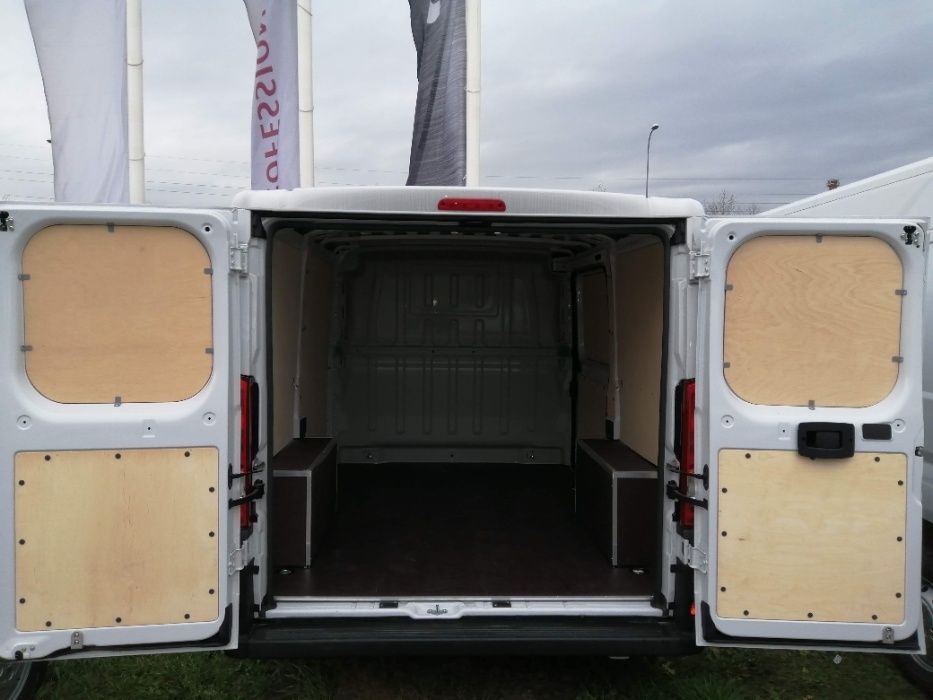Zabudowa przestrzeni ładunkowej w samochodach Fiat Ducato L2H2