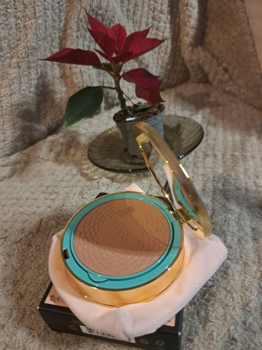 Sprzedam bronzer gucci nowe