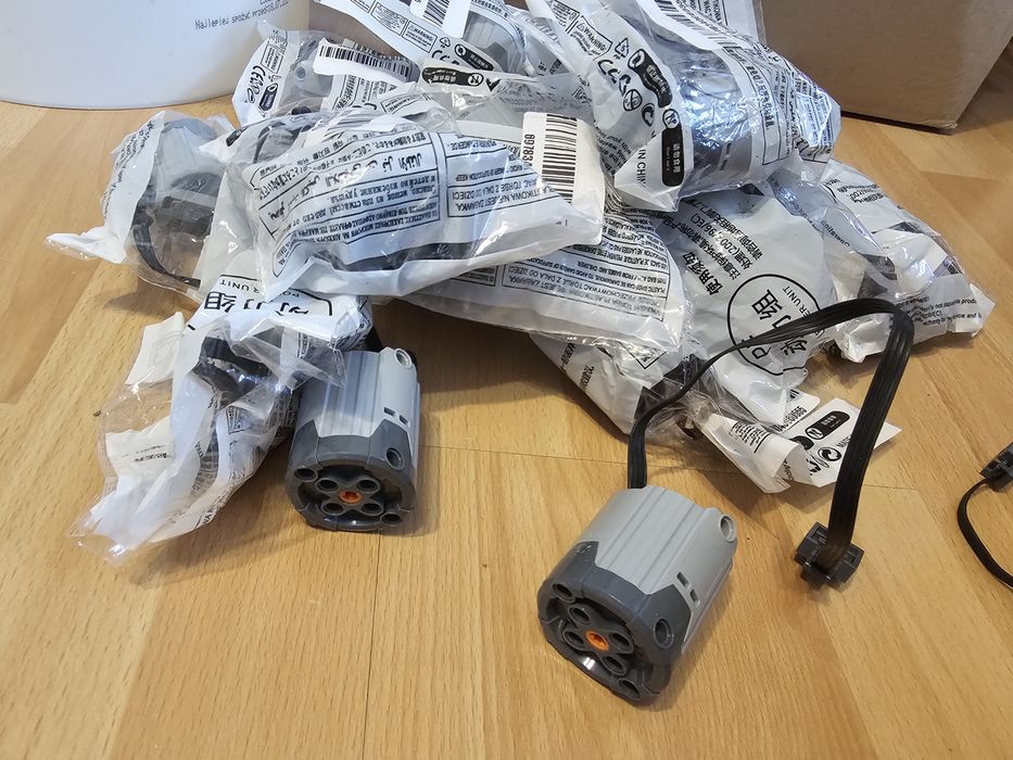 Zestaw Lego Klocki pasujące do Lego. Silnik pociągu. Koszyk na baterie AA AAA