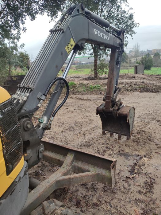Mini,-Giratória -Volvo ECR 28 -Raio zero