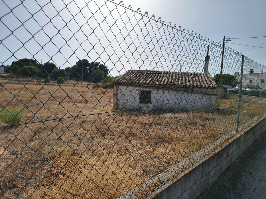 Aluguer terreno Quarteira (Av. Papa Francisco)