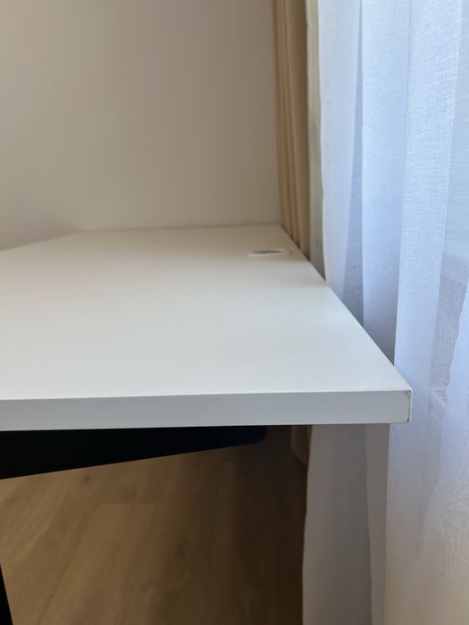 Biurko z elektrycznie regulowana wysokoscia 160x80cm