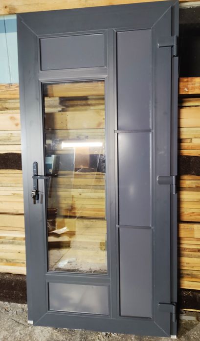 Дверь входная Рехау 980х2040