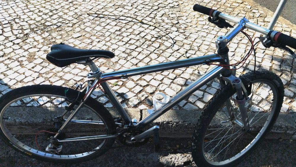 Vendo bicicleta BTT em excelente estado.