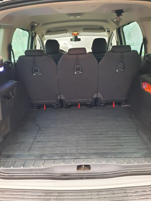 Продам  Peugeot 5008