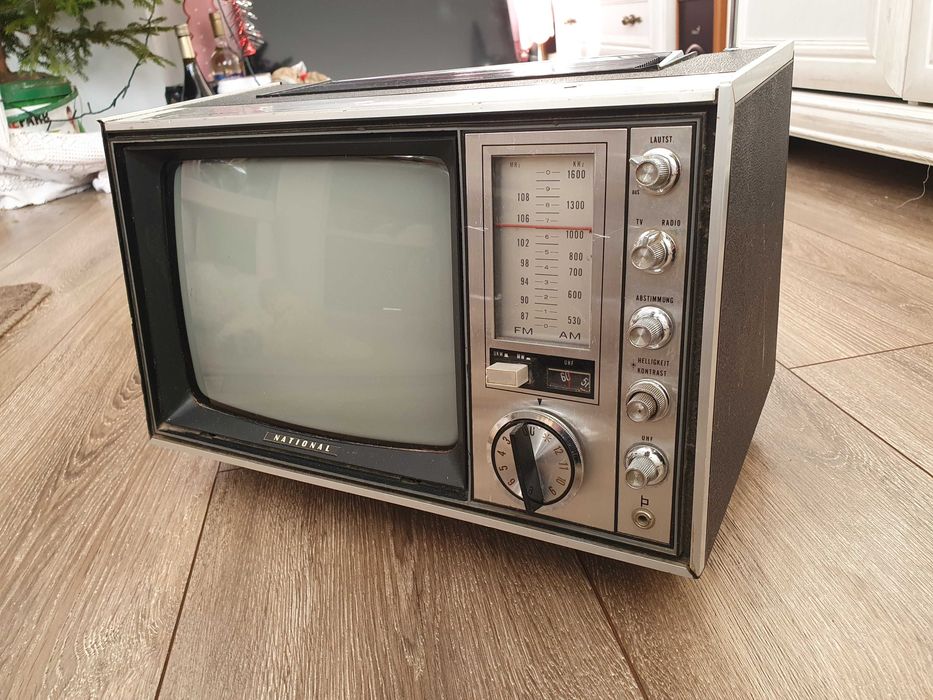 Stary zabytkowy telewizor z radiem National TR-339 EU (Panasonic)