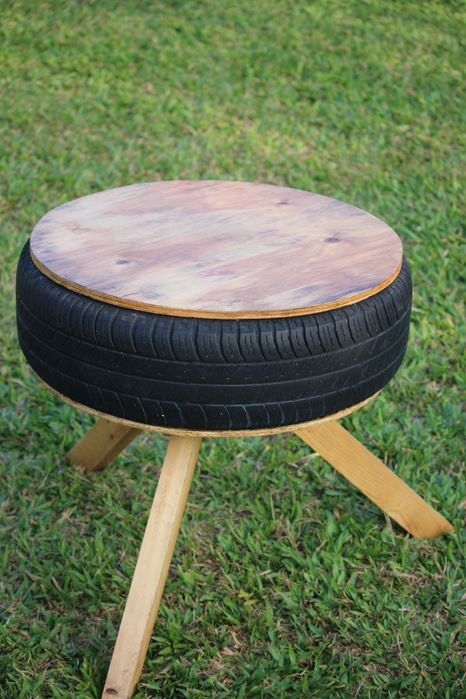 Mesa de jardim nova, feita em madeira e de forma artesanal 
Dimensões: