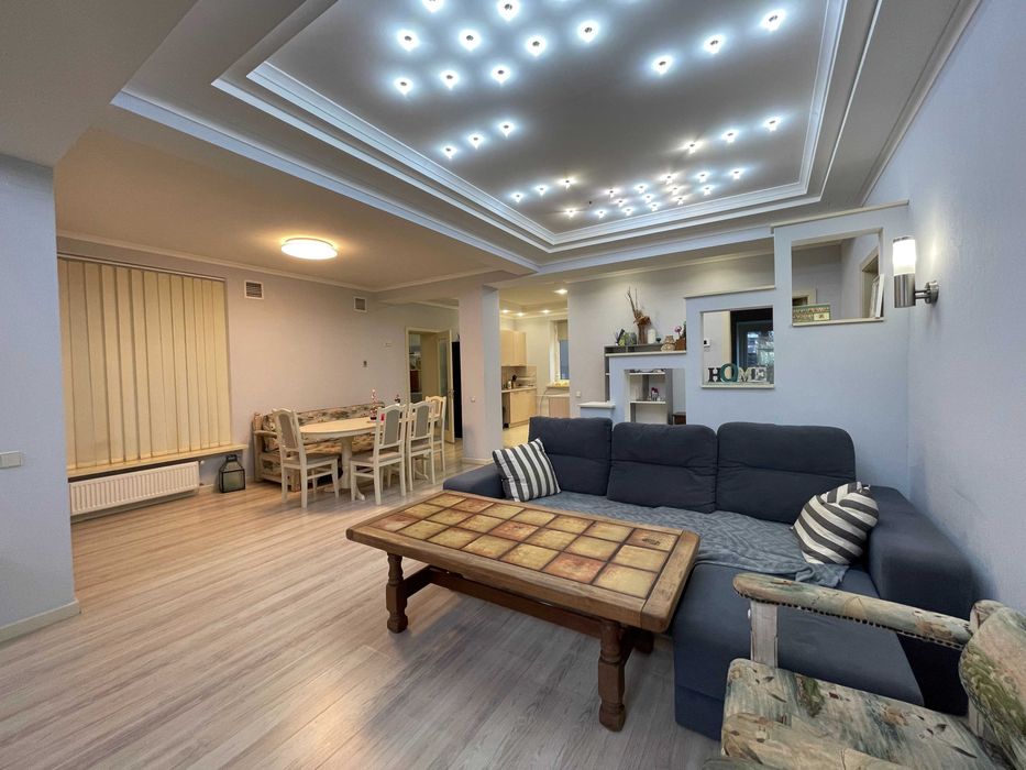 Будинок з ремонтом  на ділянці 18 соток в центральній частині Бучі