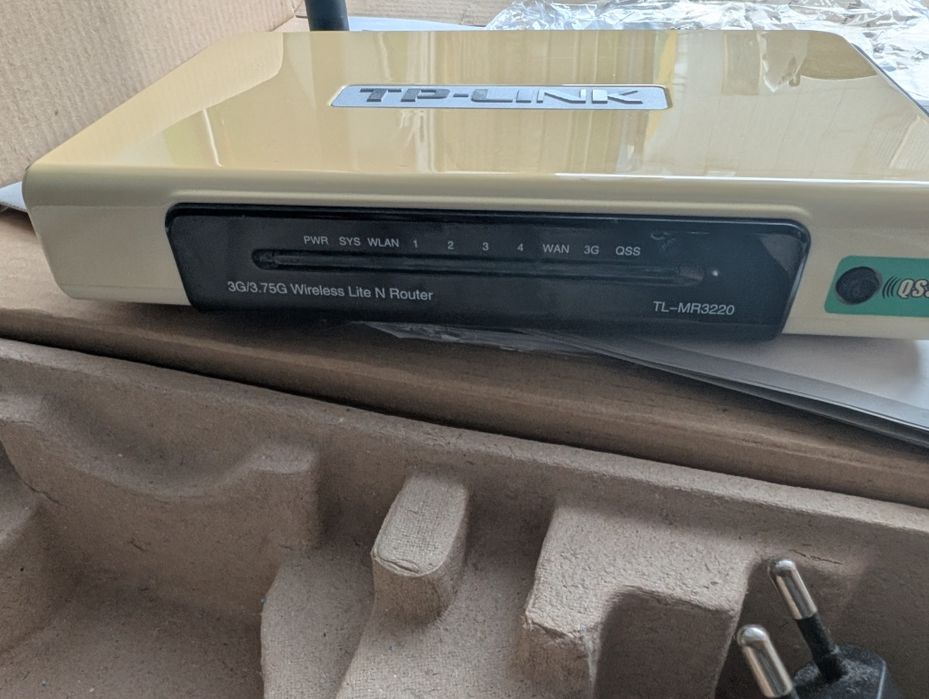 Router TP Link, model TL-MR3220