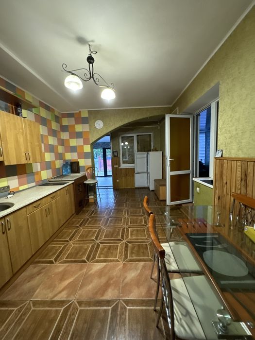 Свободный!Отдельностоящий двухэтажный дом!Свой двор!Есть генератор!