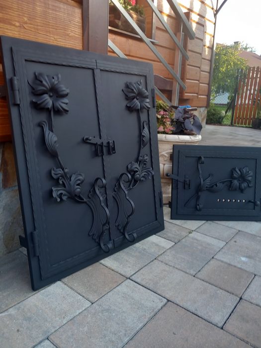 Drzwiczki stalowe grube, masywne