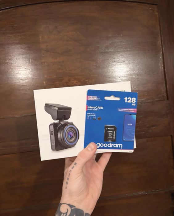Wideorejestrator Navitel R600 + karta pamięci