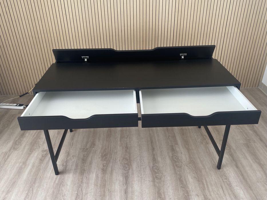 Secretaria com gavetas IKEA