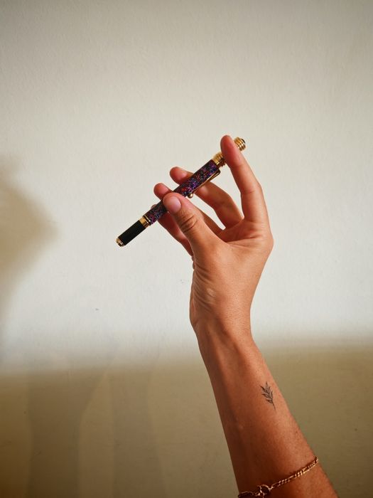 Caneta Hachette com cristal Swarovski