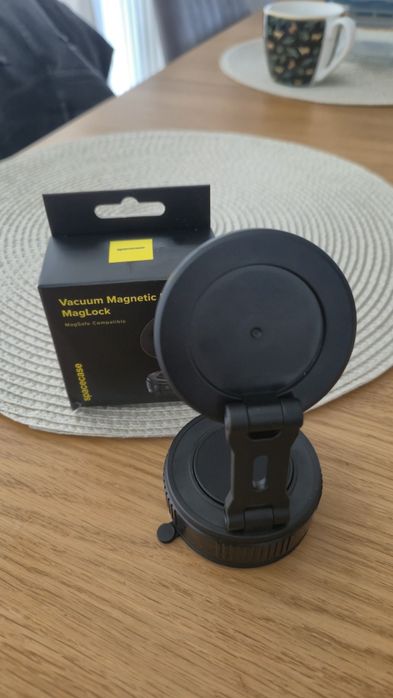Uchwyt na telefon magnetyczny z przyssawka