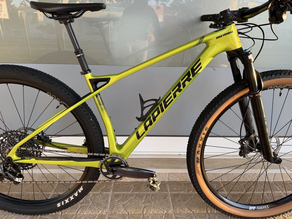 Bicicleta de BTT bem equipada 29