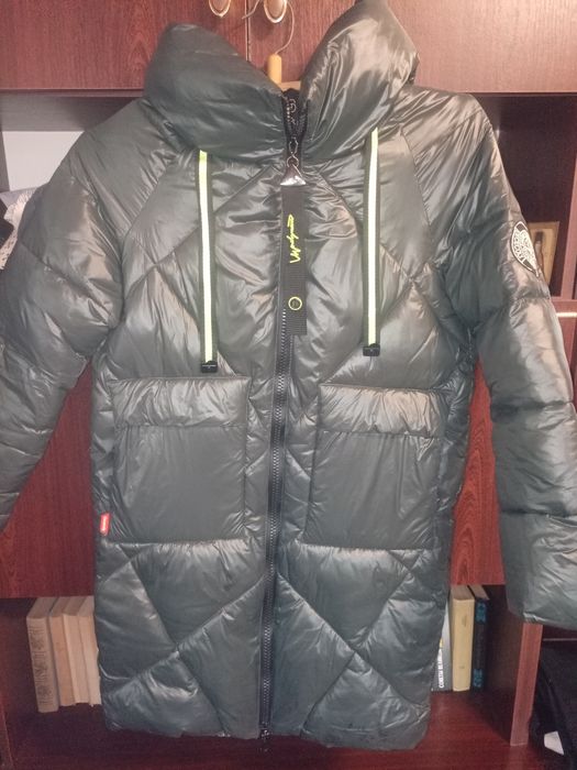 Продам зимнию куртку пальто