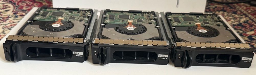 3 Discos DELL 1TB SATA Enterprise Class + 3 Caddies/Racks