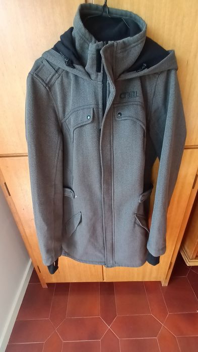 Casaco O’Neill cinzento (tamanho XL)
Casaco com capuz, vários bolsos