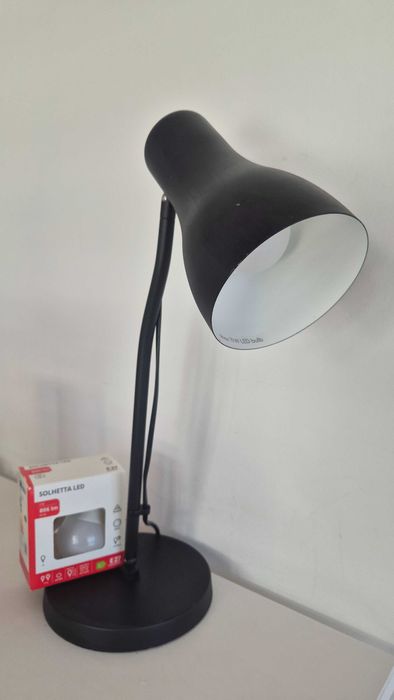 Candeeiro de mesa IKEA SVALLET + Lâmpada LED Solhetta (Como novo)