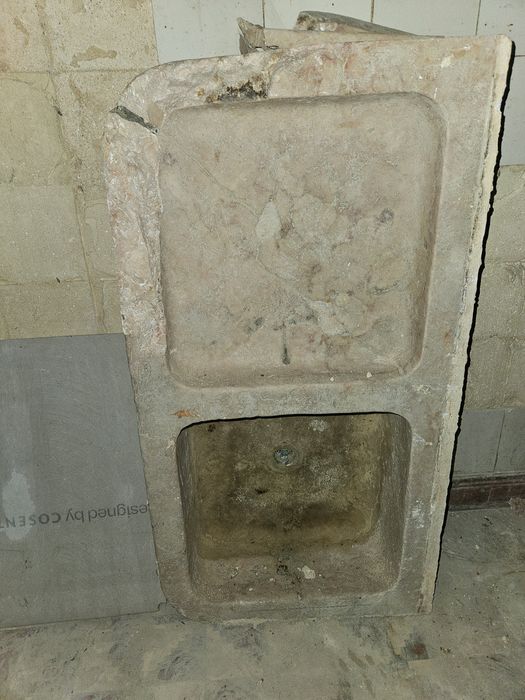 Lava louça em pedra antigo