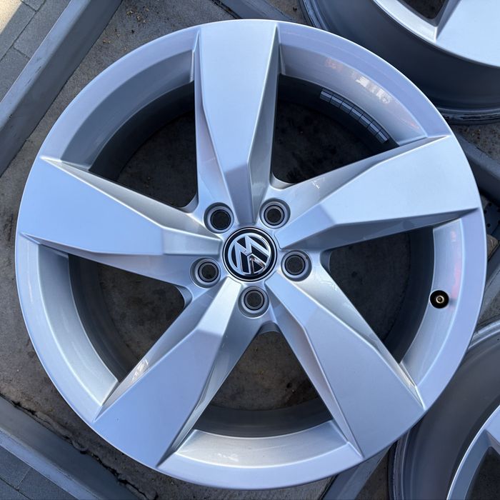 Felgi aluminiowe 17” VW T-Cross 2GM Polo Skoda Fabia Kamiq Scala Seat Ibiza 5x100 ET 39